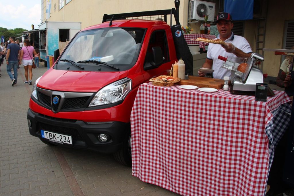 Chef Lazarro Piaggio pizzatruck