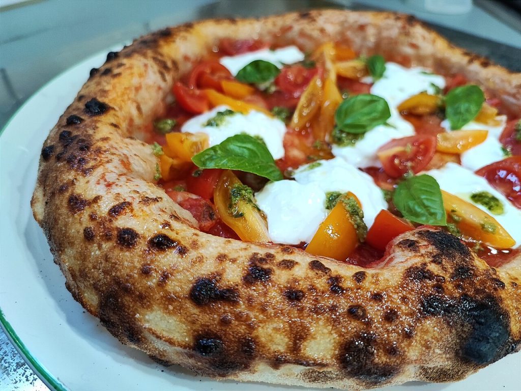 Kortárs nápolyi pizza (illusztráció)