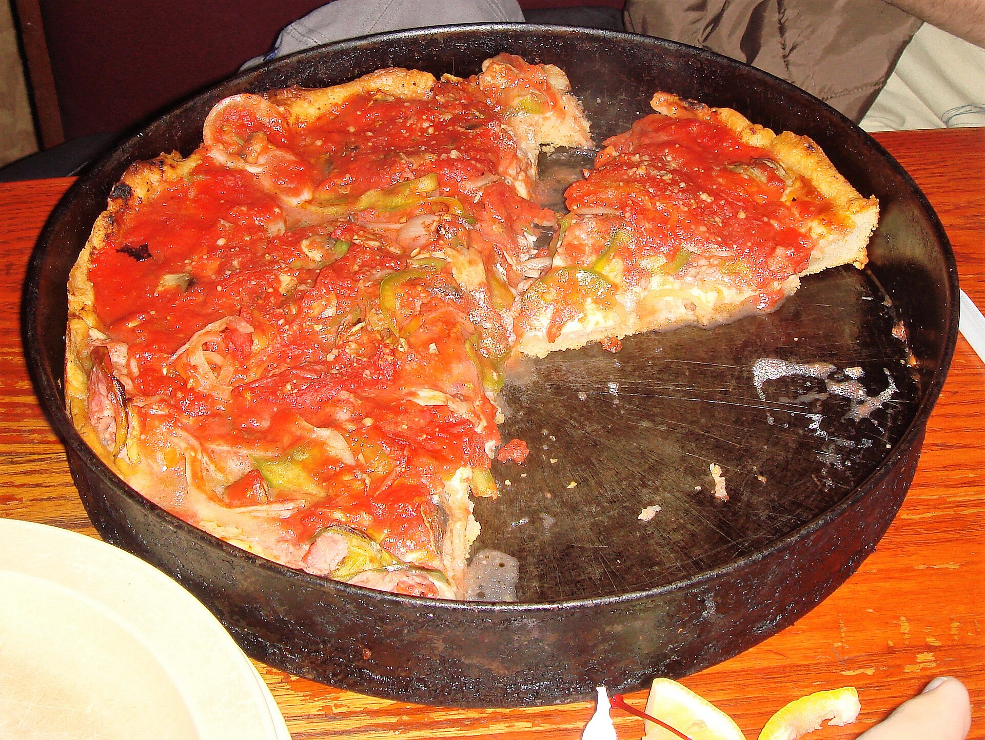Chicagói deep dish pizza (tészta és összeállítás)