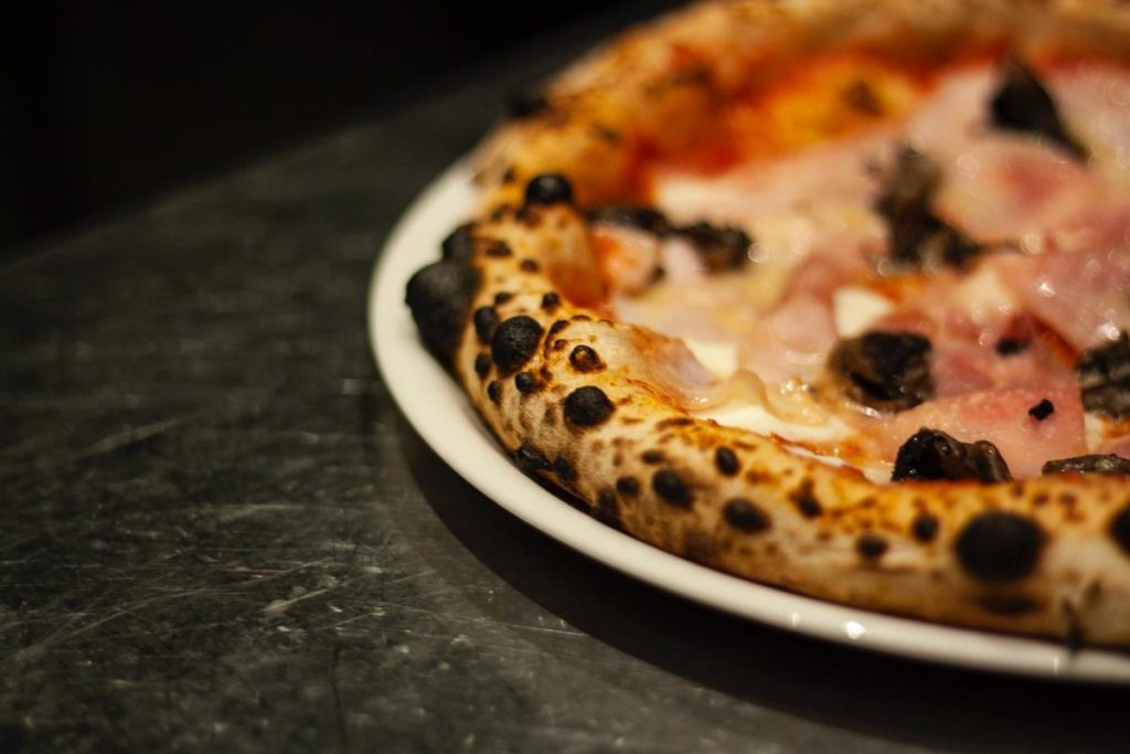 Nápolyi pizza közelről – FUPI Magyar Pizza Szövetség