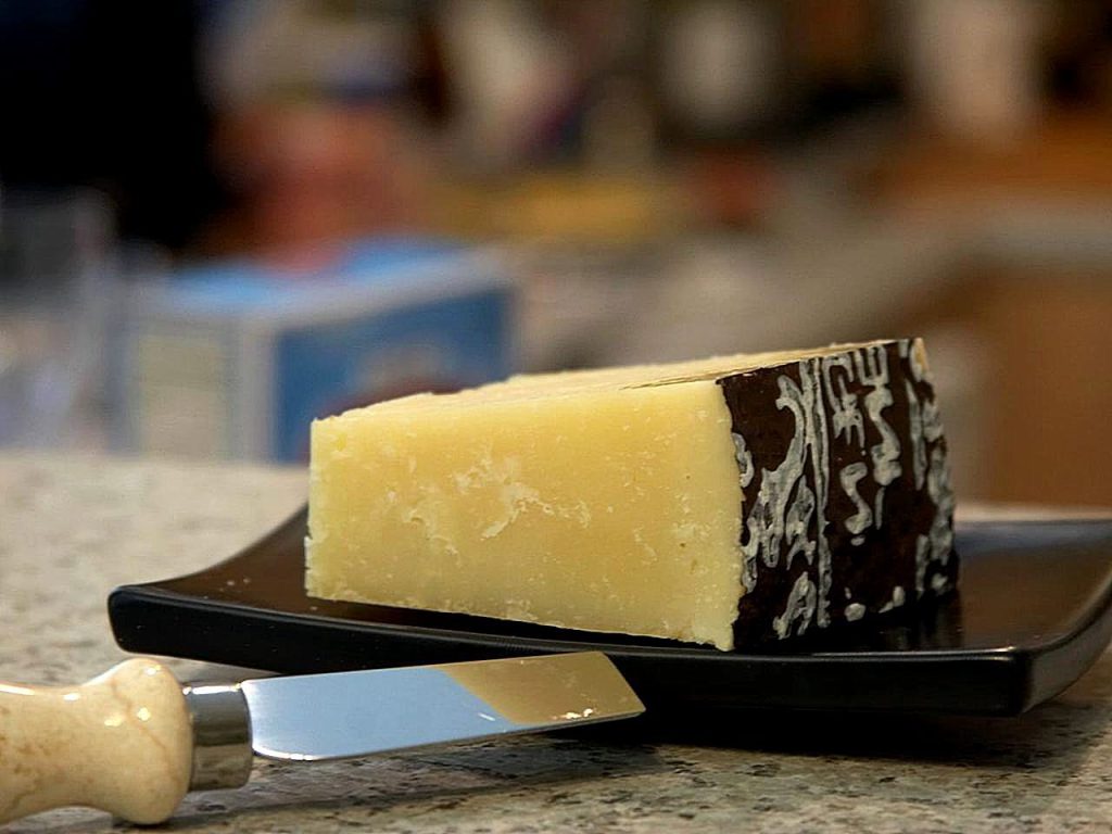 Pecorino Romano sajt szelete